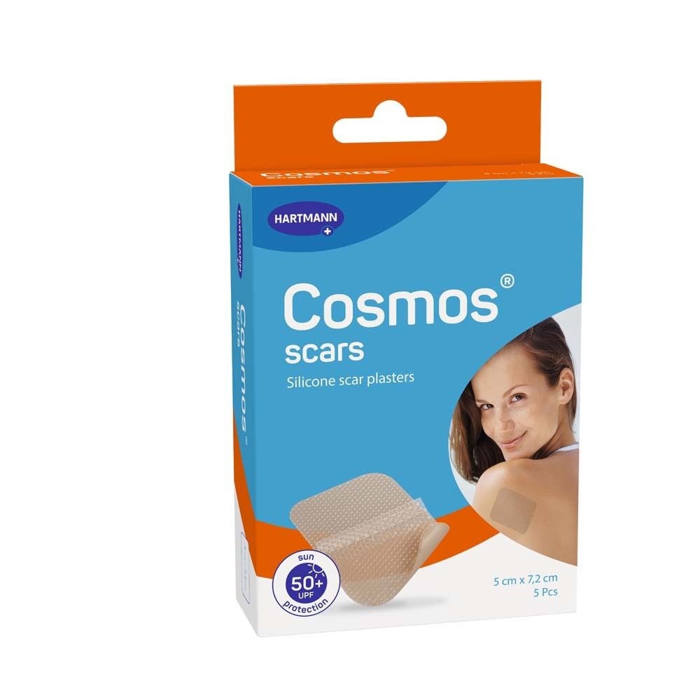 Schachtel mit Narbenpflaster. Marke Cosmos, blaue Verpackung, orangefarbener Deckel. Pflaster und Frau abgebildet.