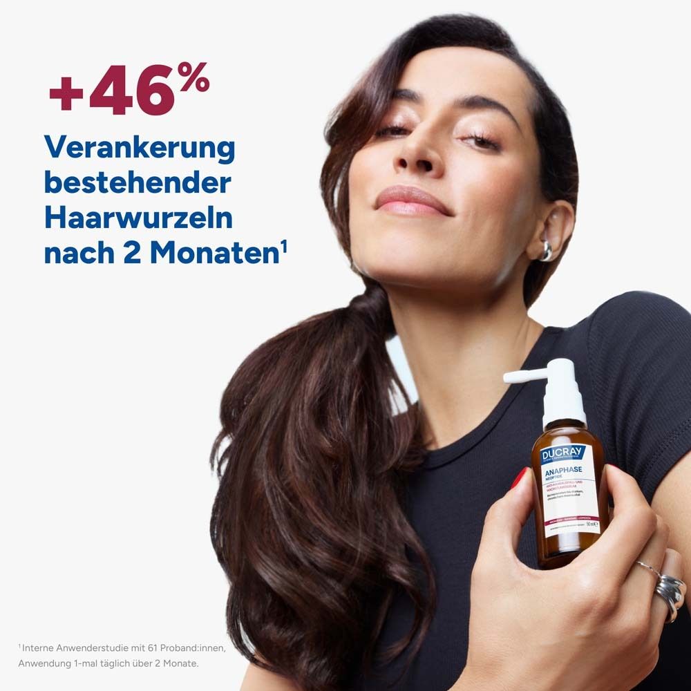 Frau hält Flasche. Text: +46% Verankerung bestehender Haarwurzeln nach 2 Monaten.