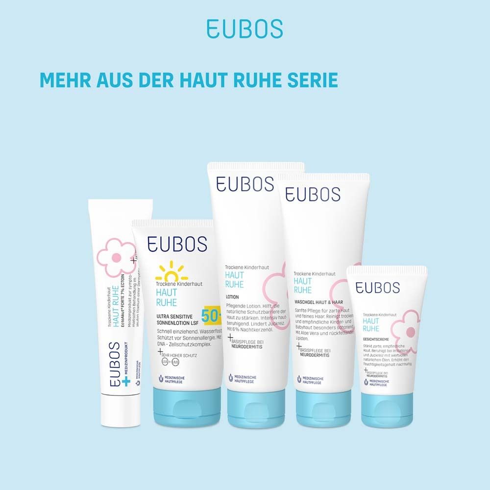 Verschiedene EUBOS® HAUT RUHE Produkte. Sonnenlotion LSF 50+. Mehrere Tuben. Hintergrund blau.