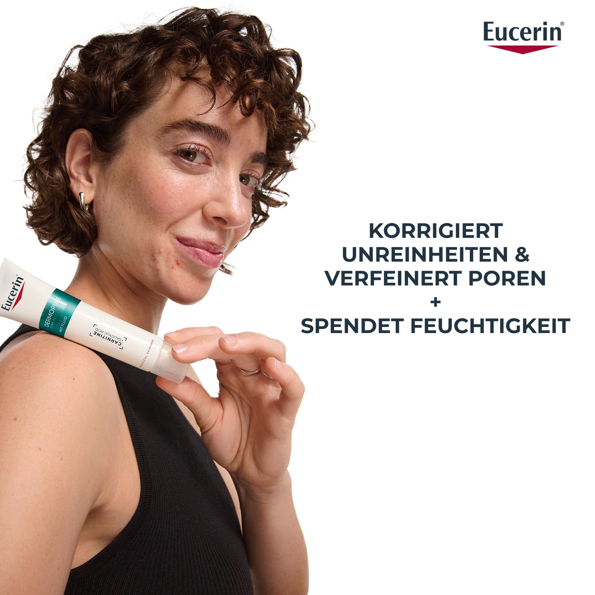 Frau mit Eucerin DERMOPURE CLINICAL Mat Fluid. Text: KORRIGIERT UNREINHEITEN & VERFEINERT POREN.