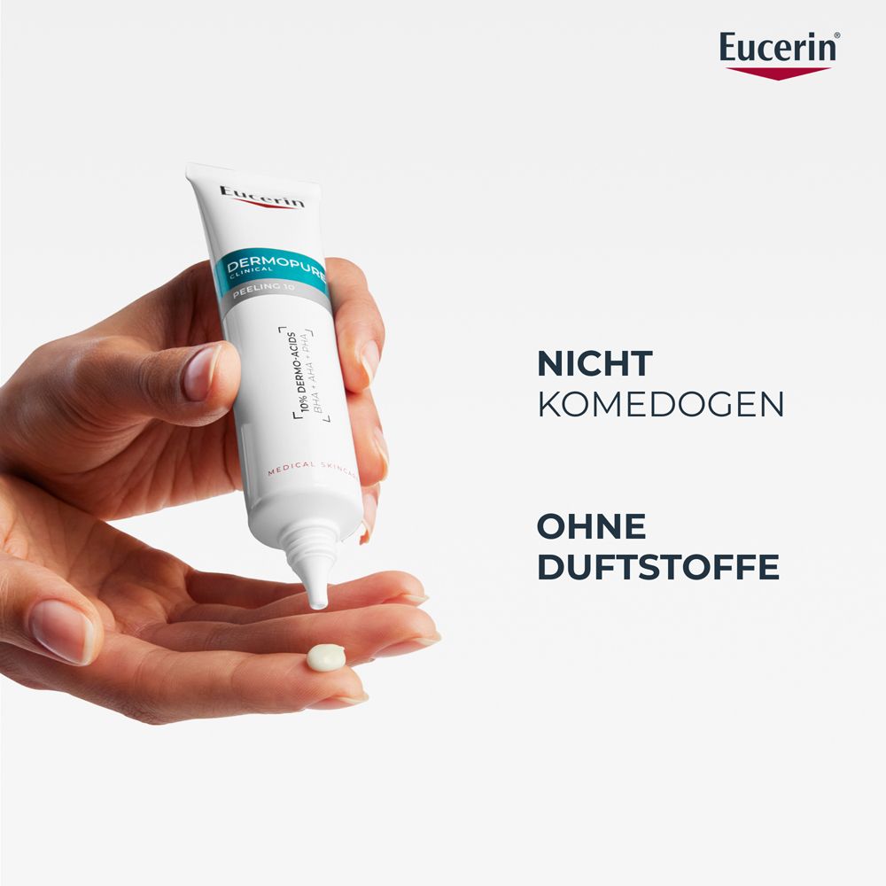 Hand hält Eucerin Dermopure Peeling 10. Text: Nicht komedogen, ohne Duftstoffe, für empfindliche Haut geeignet.