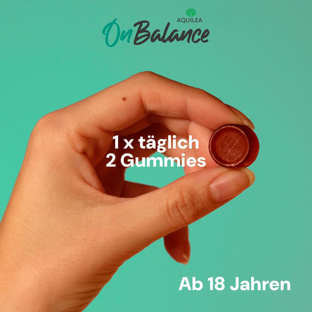 Hand hält eine einzelne, runde, braune Gummibärchen. Text: '1 x täglich 2 Gummies'. Ab 18 Jahren.