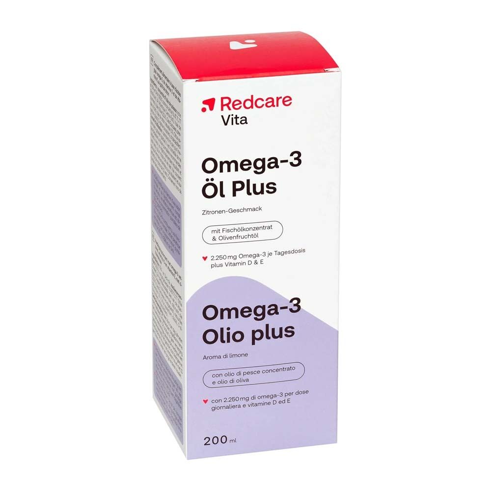 Flasche und Verpackung von Redcare Vita Omega-3 Öl Plus. Flasche mit brauner Flüssigkeit, weißem Deckel.