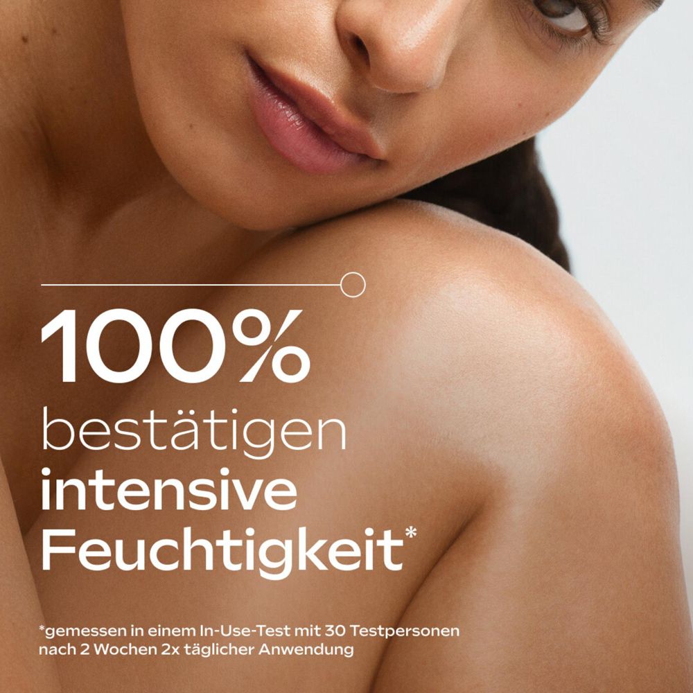 Nahaufnahme einer Frau. Text: 100% bestätigen intensive Feuchtigkeit*. *In-Use-Test nach 2 Wochen.