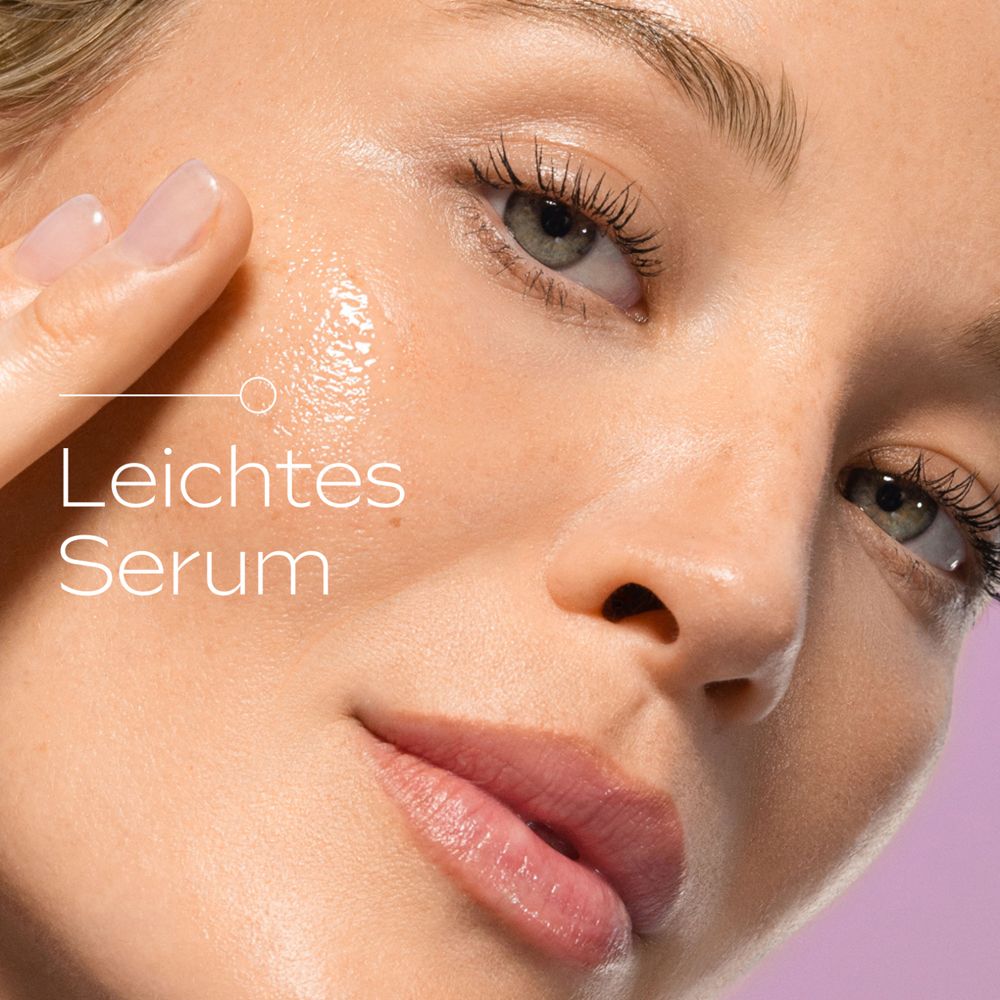 Nahaufnahme einer Frau. Text: Leichtes Serum.