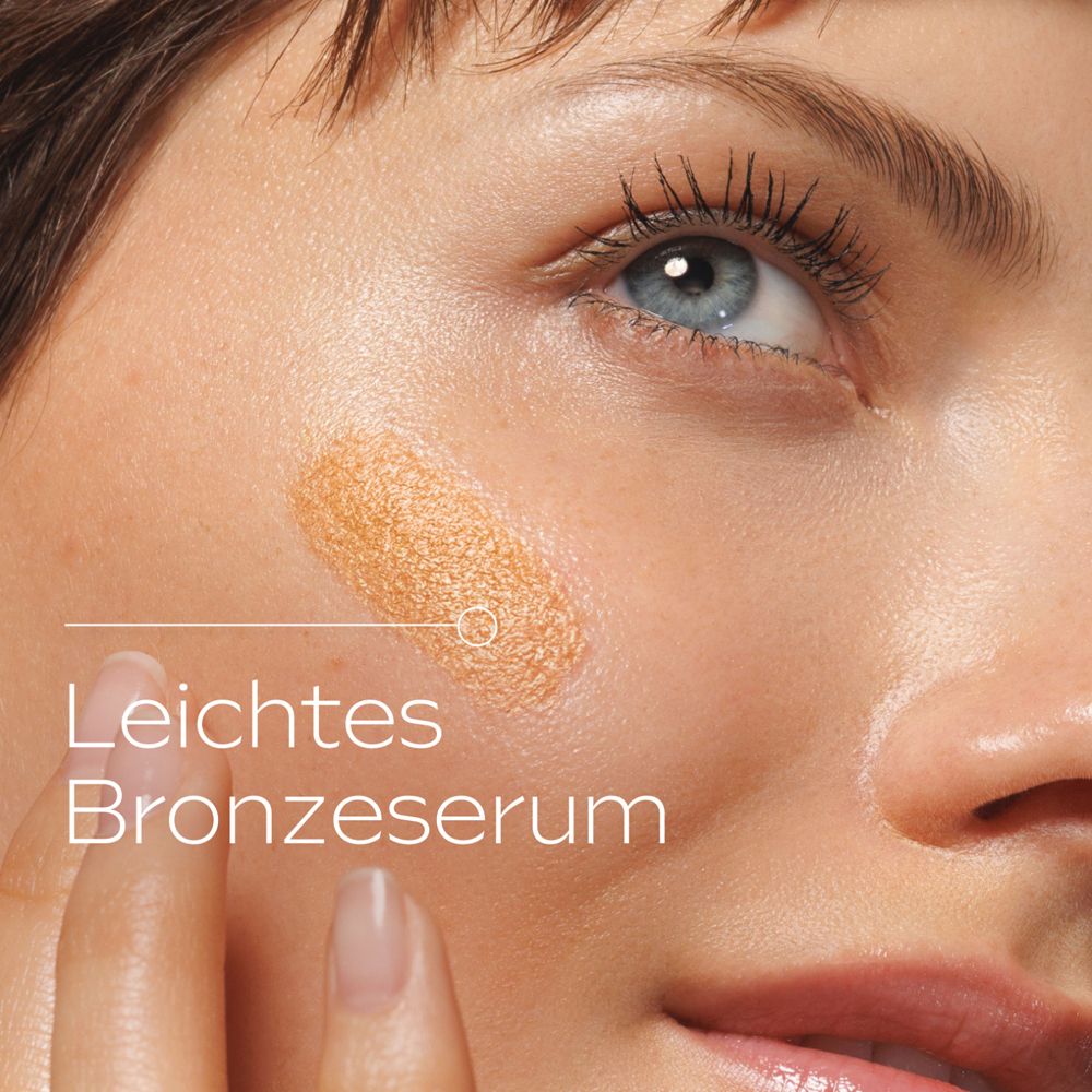 Nahaufnahme Gesicht mit Serum. Text: Leichtes Bronzeserum.