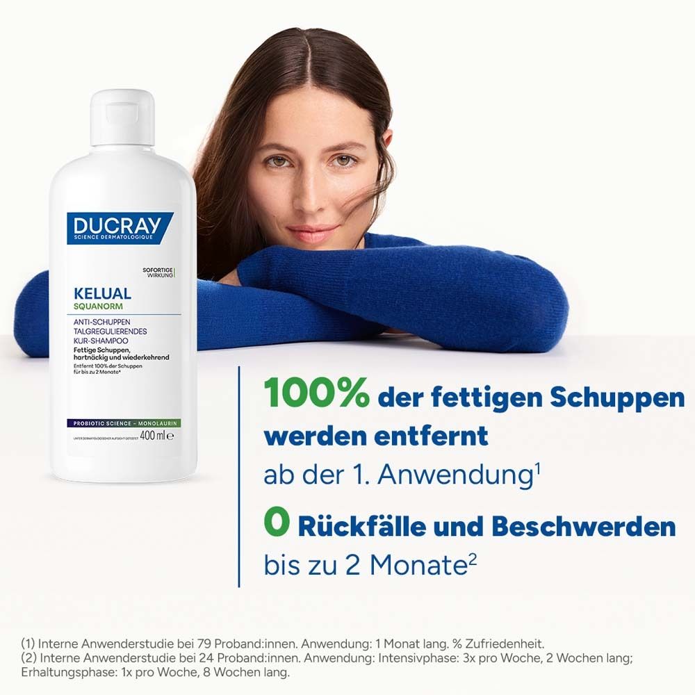 Frau mit Shampoo-Flasche. DUCRAY KELUAL SQUANORM. Text: 100% der fettigen Schuppen werden entfernt.