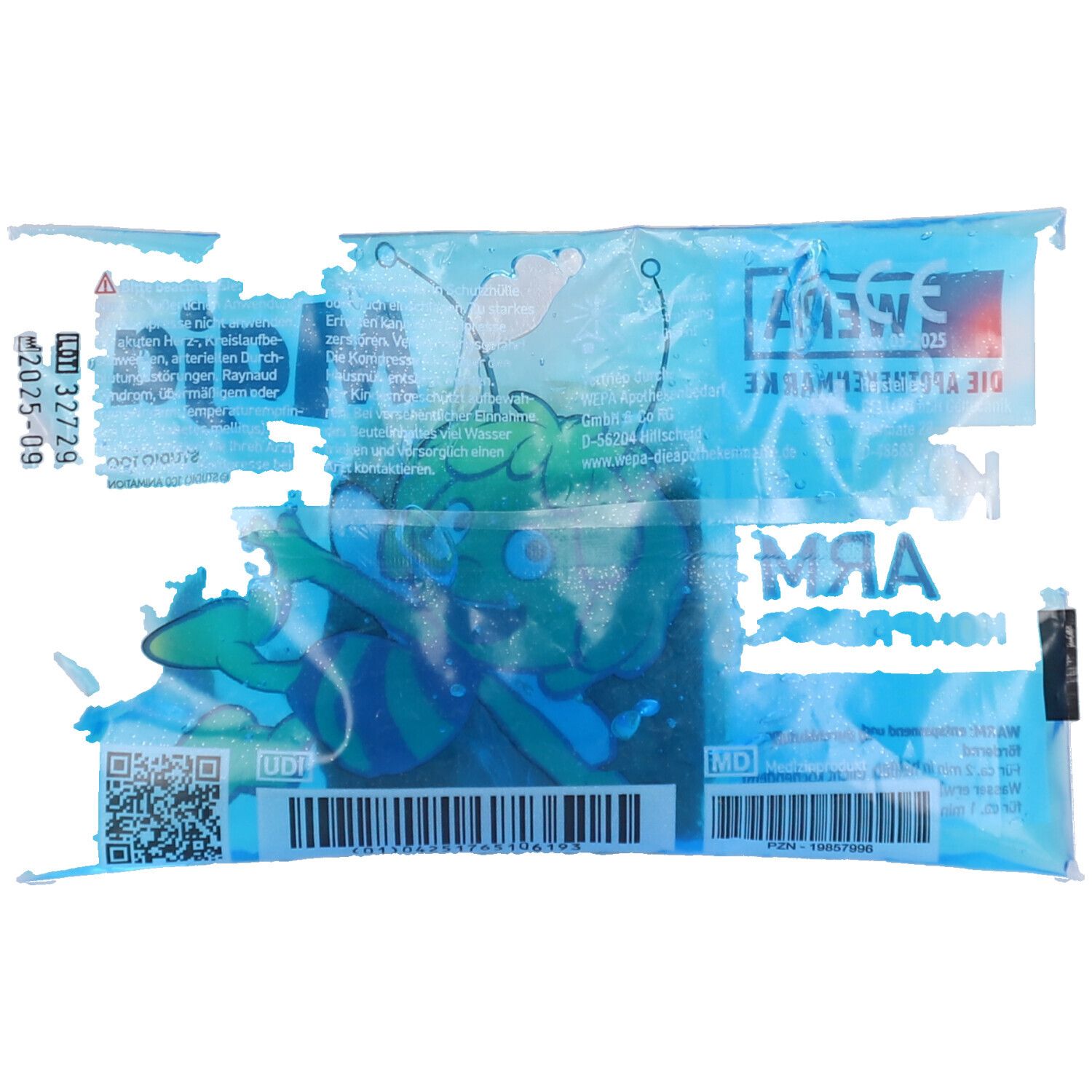 Rückseite der Kalt-Warm Kompresse Biene Maja. Blaue Folienverpackung mit teilweise unleserlichen Texten und Barcode.