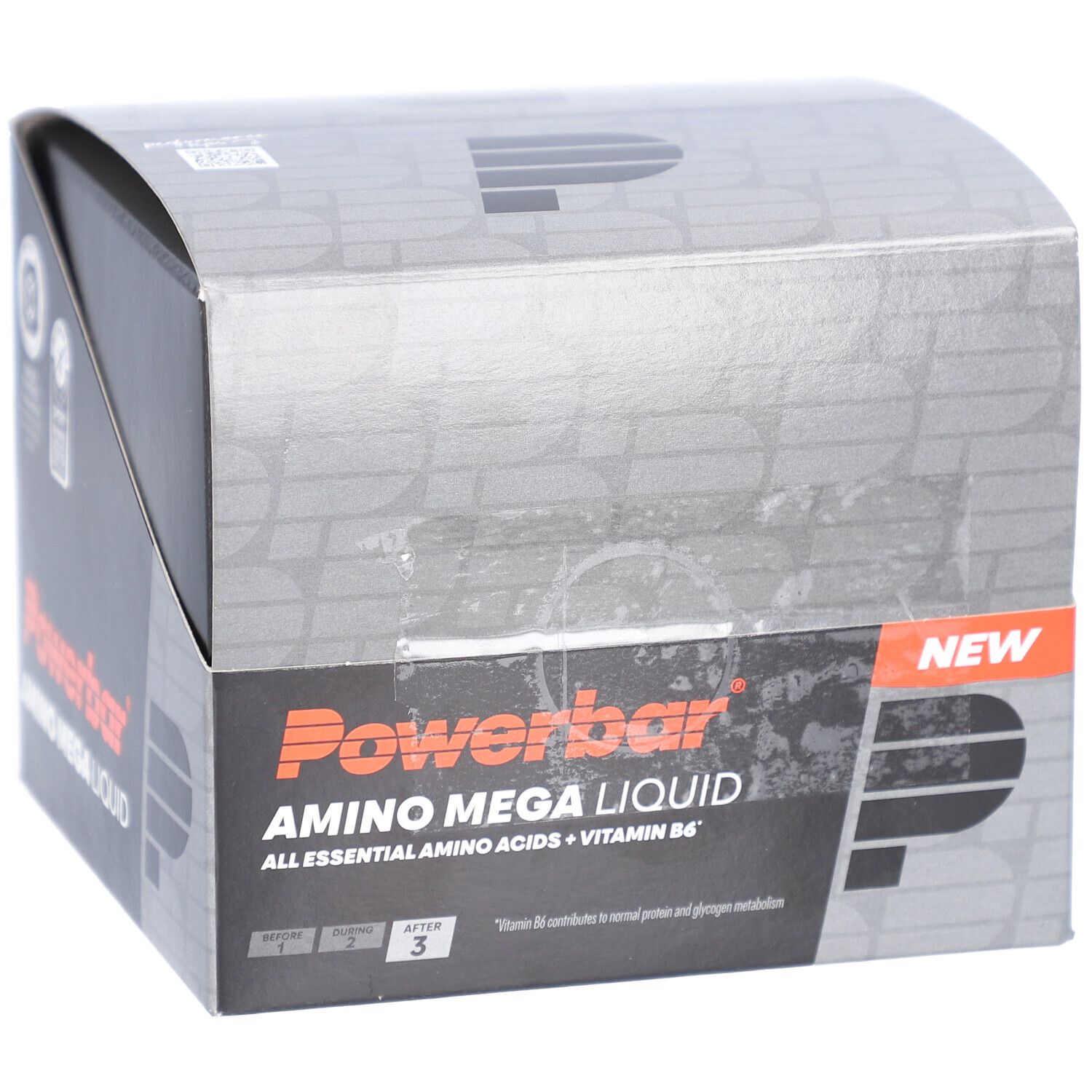 Verpackung von Powerbar Amino Mega Liquid. Enthält Aminosäuren und Vitamin B6. Grauer Hintergrund mit 'NEW'.