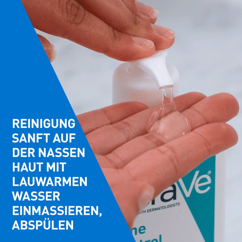 Hand drückt Reinigungsgel aus Flasche. Text: Reinigung sanft auf nasser Haut mit lauwarmen Wasser einmassieren, abspülen.