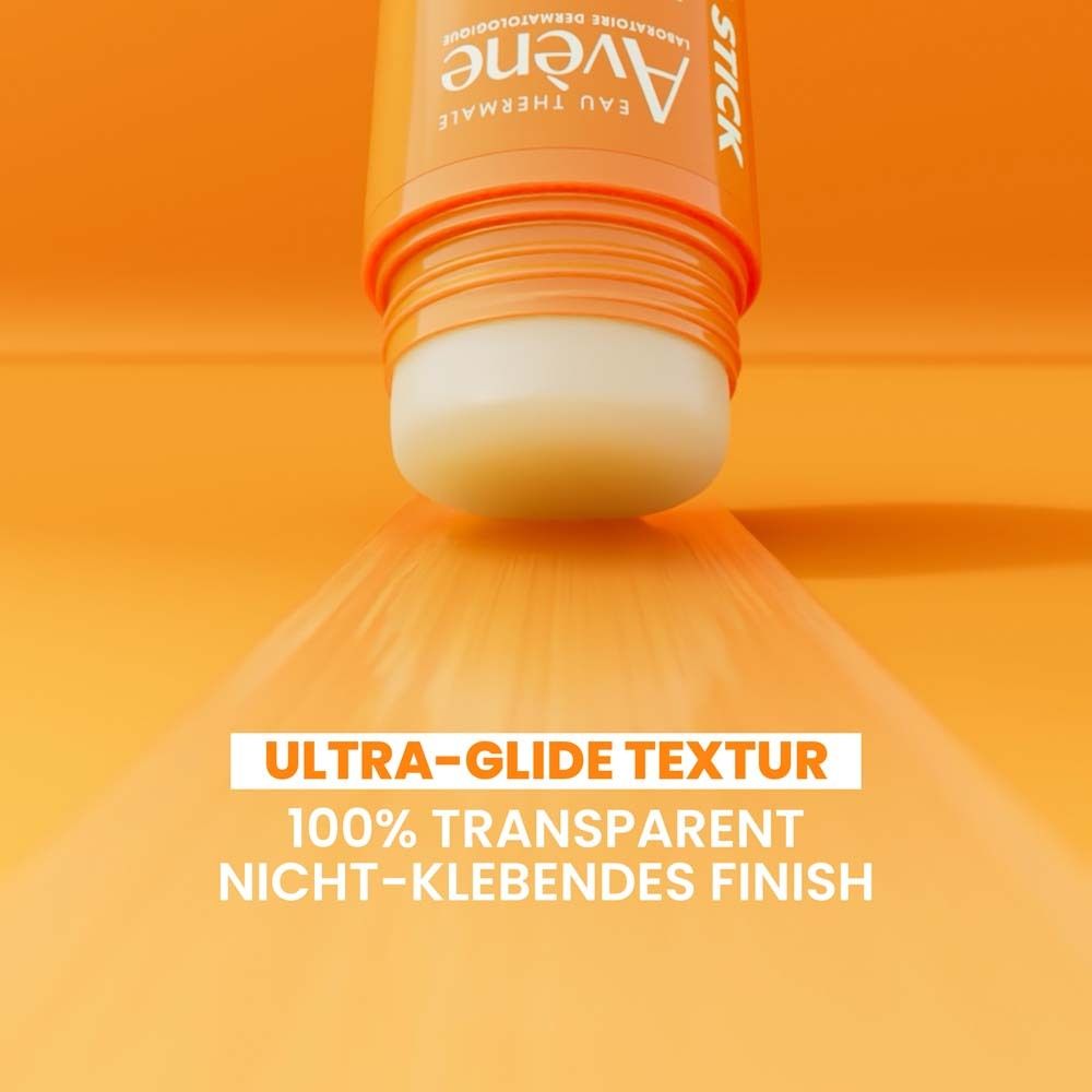 Nahaufnahme eines Sonnenschutz-Sticks. Text: Ultra-Glide Textur, 100% transparent, nicht-klebendes Finish.