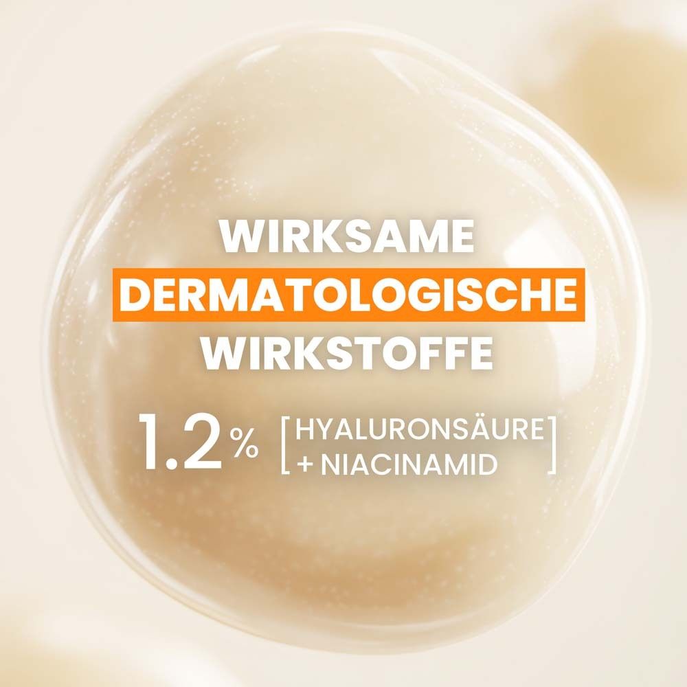 Nahaufnahme einer Flüssigkeit. Text: Wirksame dermatologische Wirkstoffe. 1.2% Hyaluronsäure + Niacinamid.
