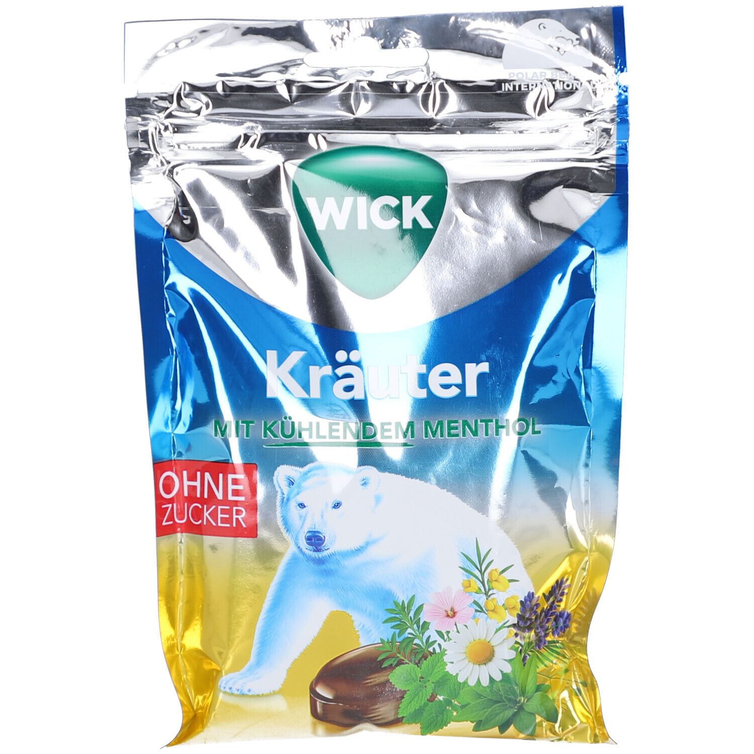 Beutel mit Kräuter Bonbons. Silberne Folie mit blauem und gelbem Design. Eisbär-Illustration. Text: WICK, Kräuter, ohne Zucker.