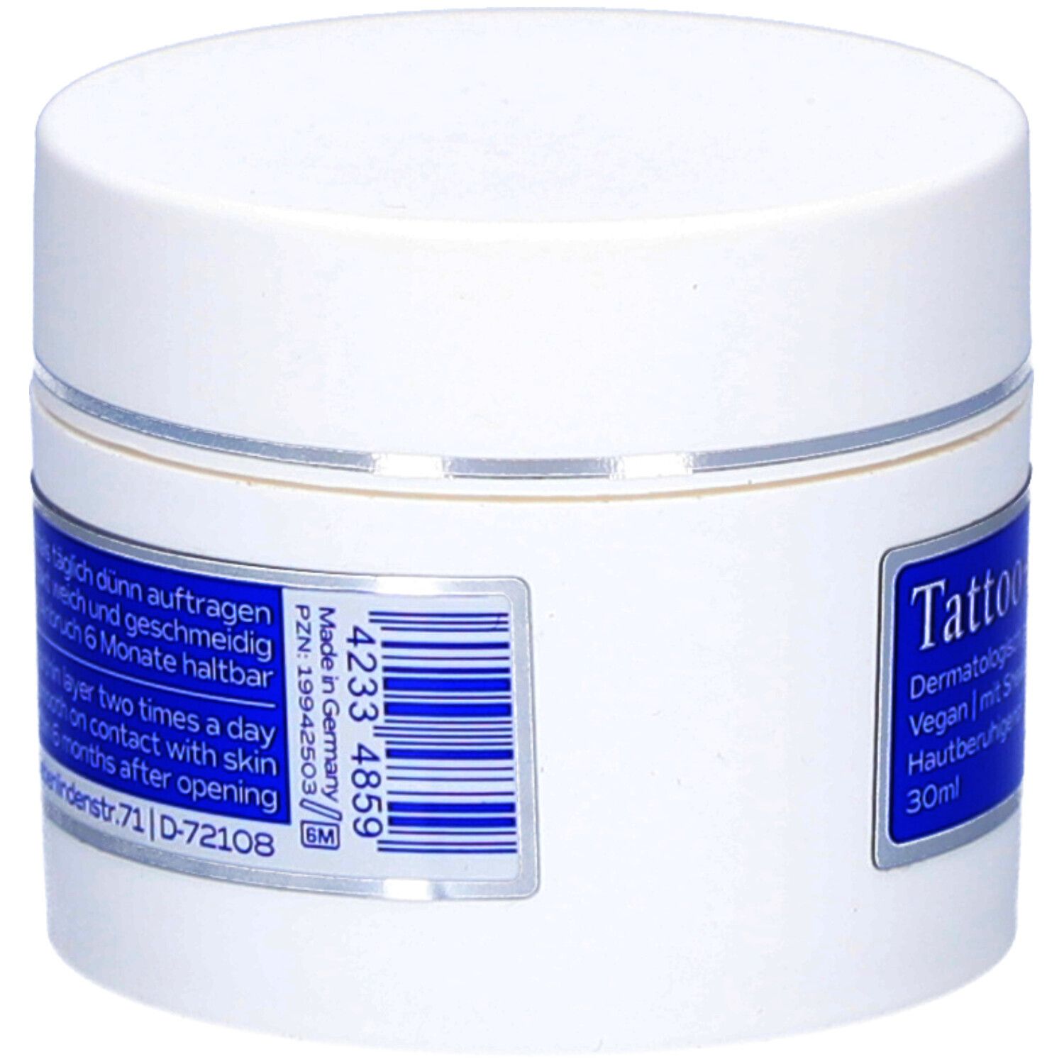 Weiße Dose mit blauem Etikett und Barcode. Beschriftung: Tattoo-Butter, Dermatologisch getestet, Vegan, mit Sheabutter, Hautberuhigend, 30ml.