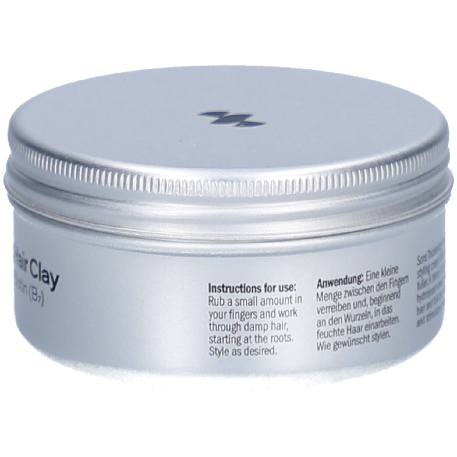 Silberfarbene Dose mit Deckel. Aufschrift: Sons. Text auf Deutsch und Englisch. Produktname: Hair Clay.