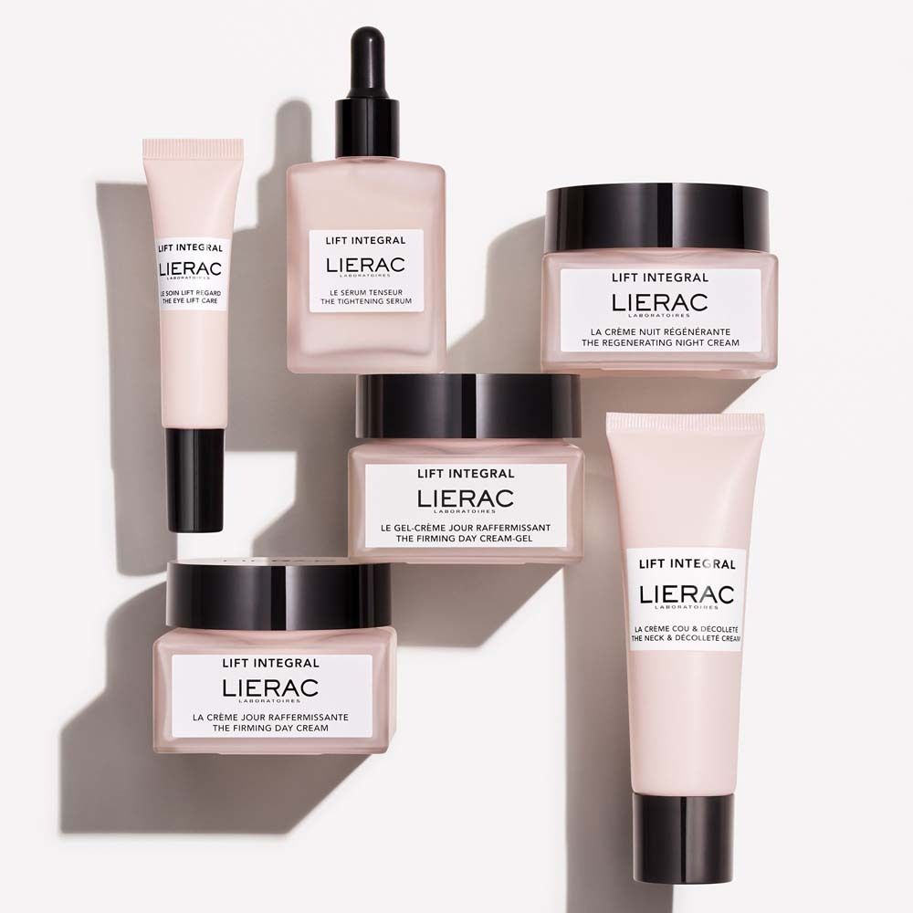 Verschiedene LIERAC Lift Integral Produkte. Rosa Verpackungen mit schwarzer Schrift. Auf hellem Hintergrund.
