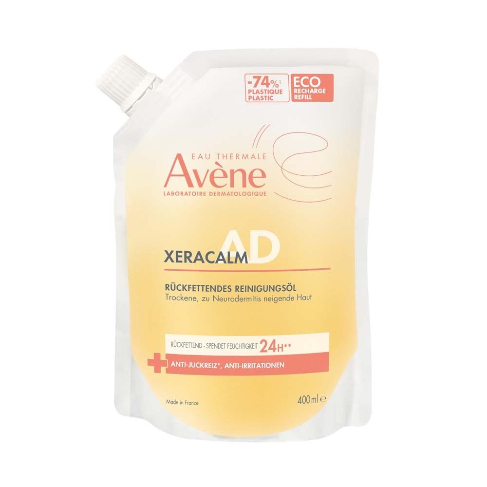 Nachfüllpackung Avène XeraCalm A.D Reinigungsöl. Weiße, transparente Verpackung mit gelbem Inhalt. Text: Avène, XeraCalm A.D, -74% Plastik, Eco Refill.