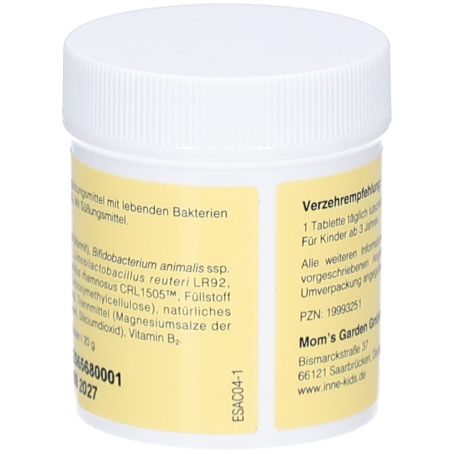 Rückseite des Döschens mit gelbem Etikett. Text: Inhaltsstoffe, Herstelleradresse, Mindesthaltbarkeitsdatum. Erdbeer-Illustration.