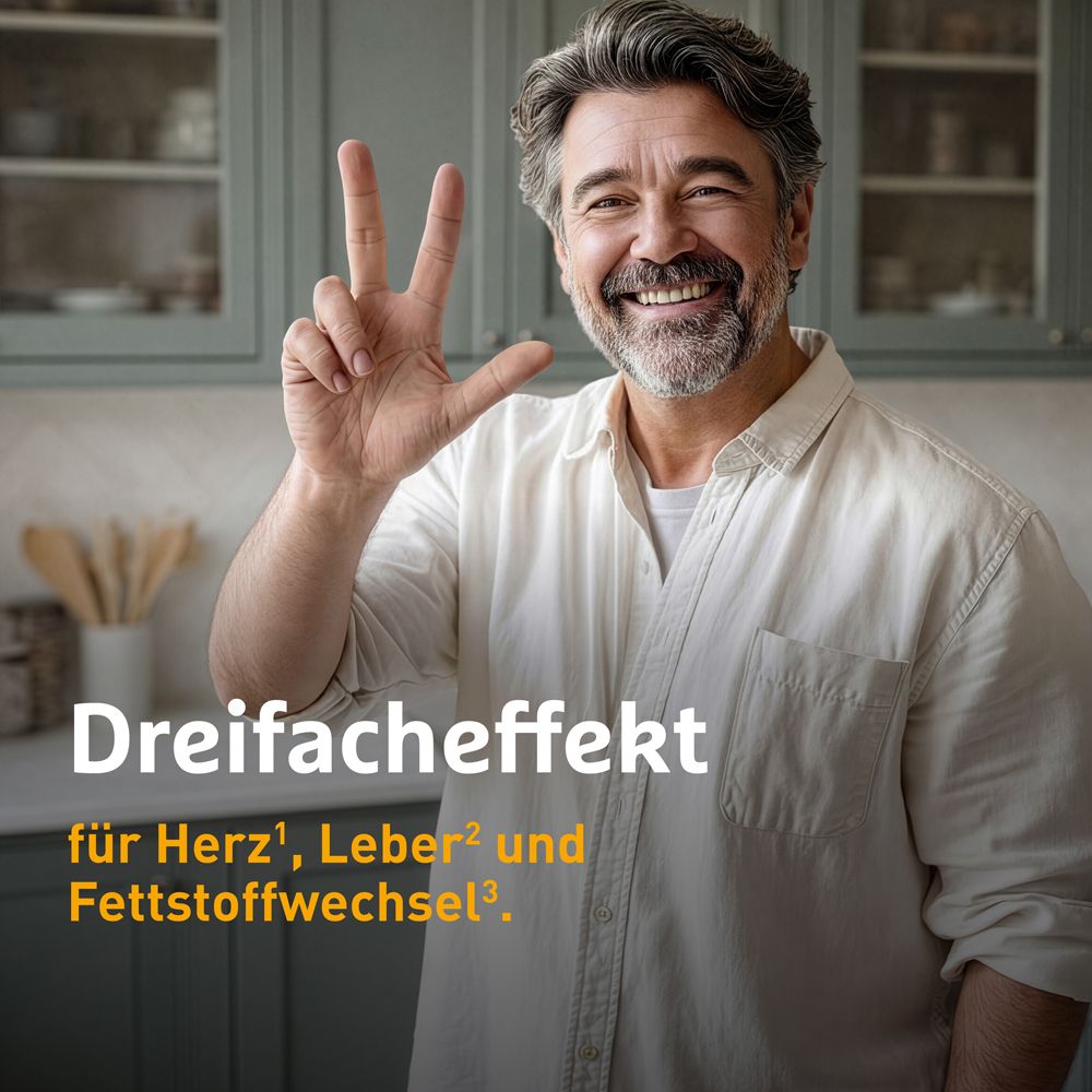 Mann zeigt drei Finger. Text: Dreifacheffekt für Herz, Leber und Fettstoffwechsel.
