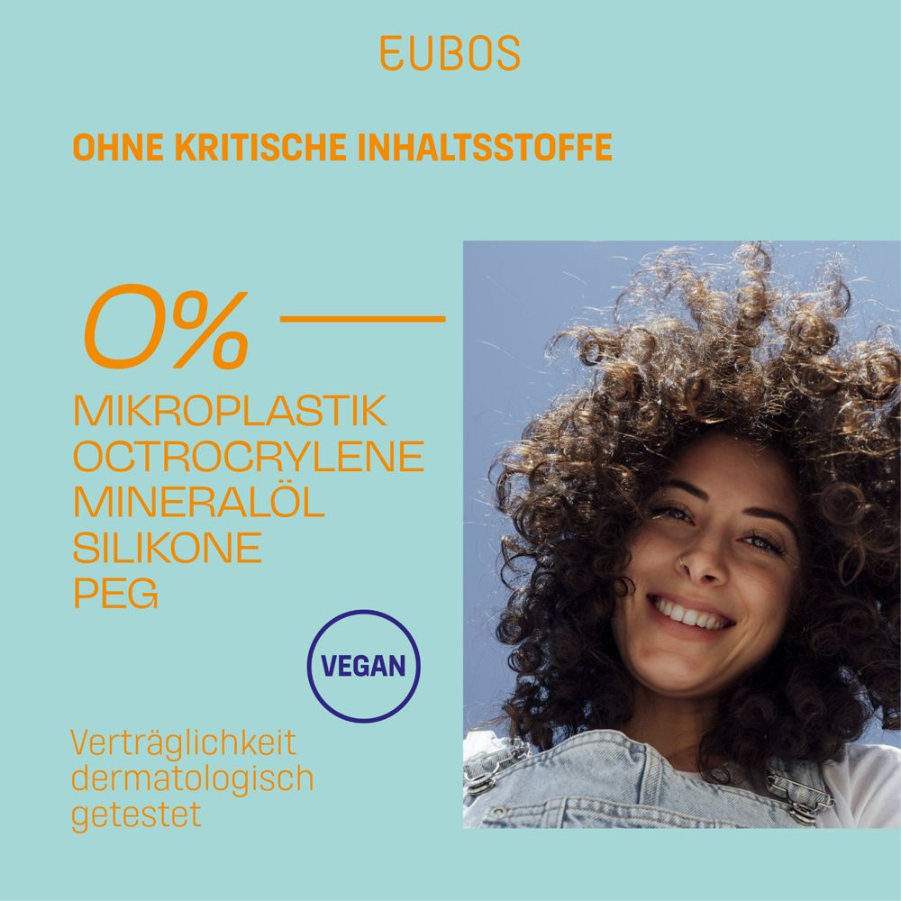 Frau mit Text über Inhaltsstoffe: 0% Mikroplastik, Octocrylene, Mineralöl, Silikone, PEG.