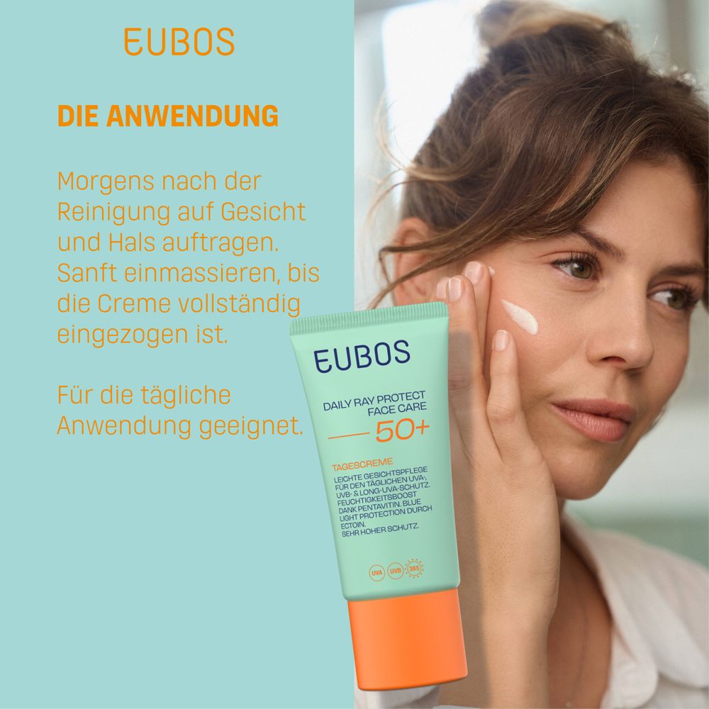 Frau trägt Creme auf. Tube von Daily Ray Protect ist sichtbar.