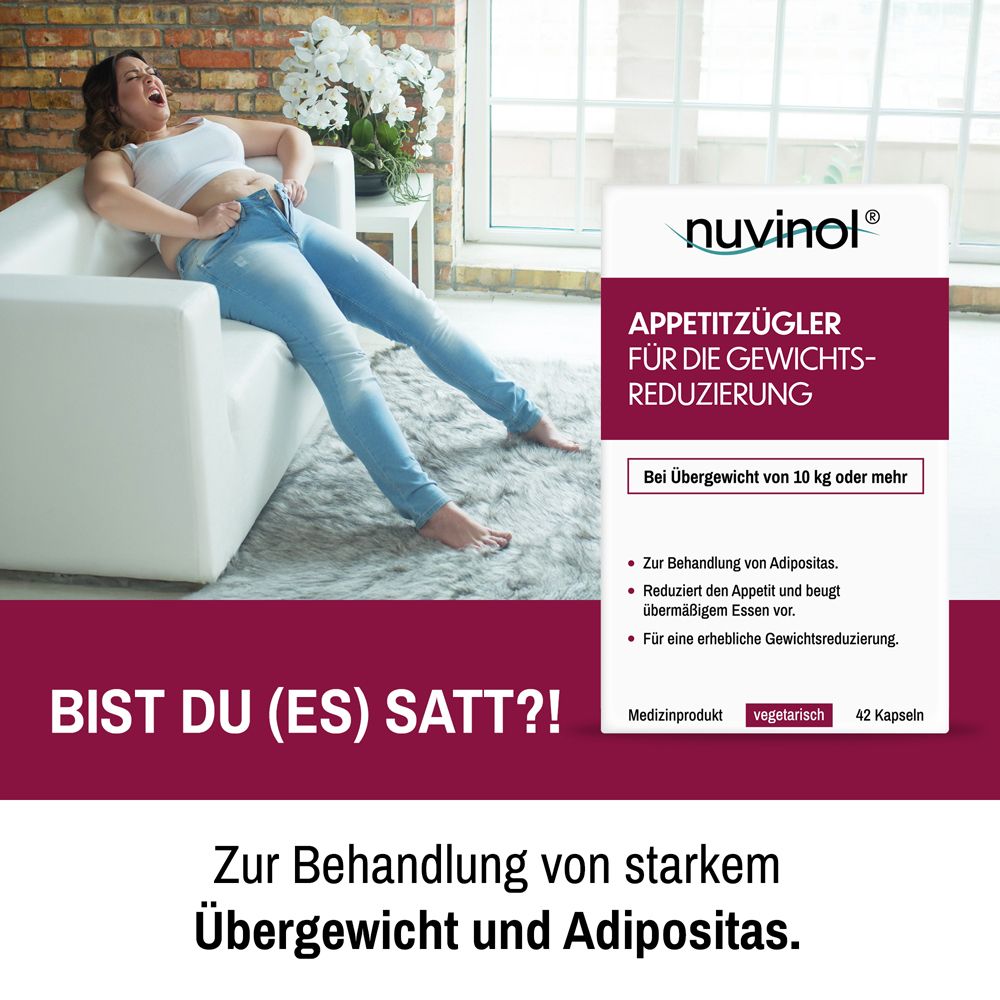 Frau sitzt auf Sofa, hält Bauch. Aufschrift: Appetitzügler für die Gewichtsreduzierung. Für starkes Übergewicht und Adipositas.