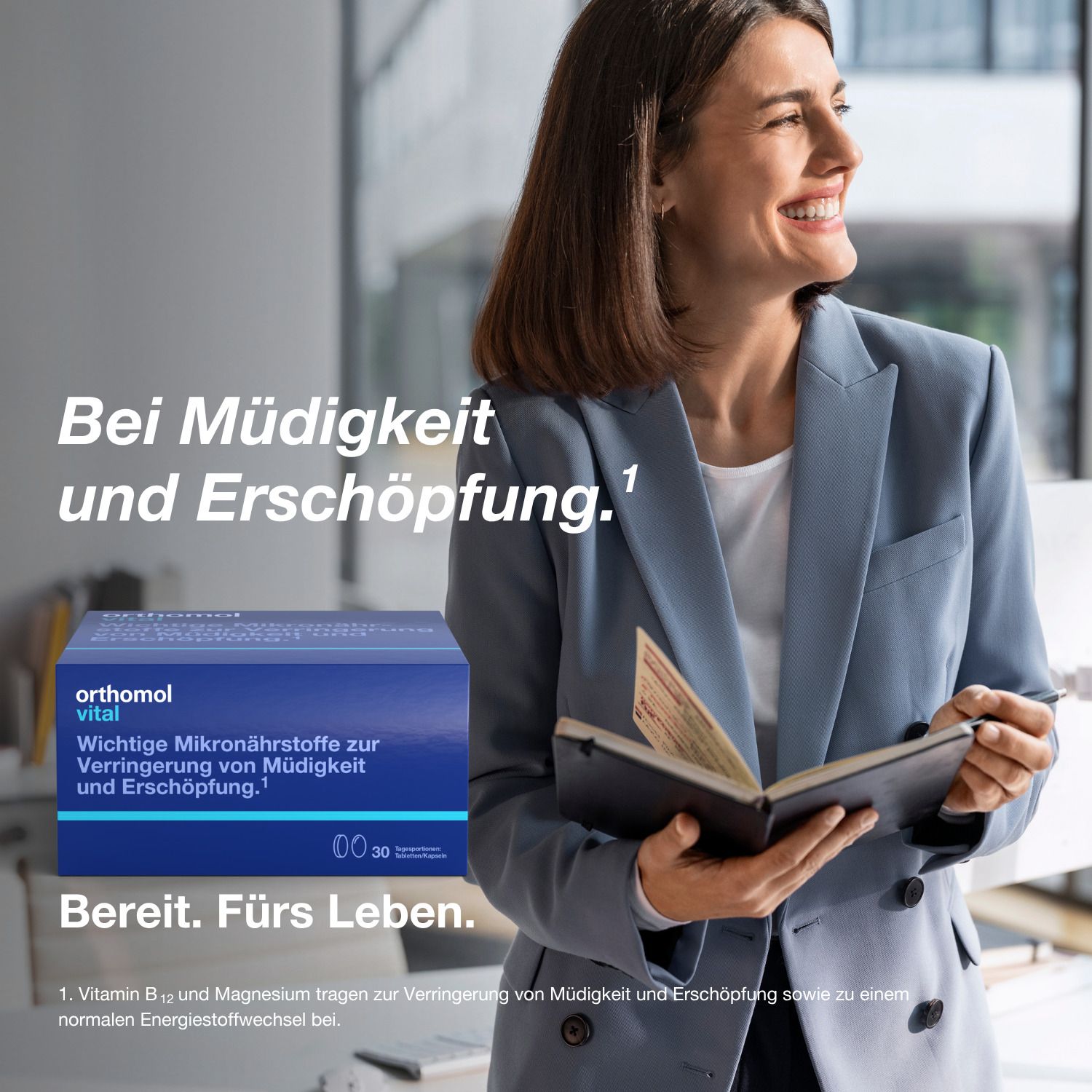 Frau mit Orthomol Vital Packung. Text: Bei Müdigkeit und Erschöpfung. Bereit fürs Leben.
