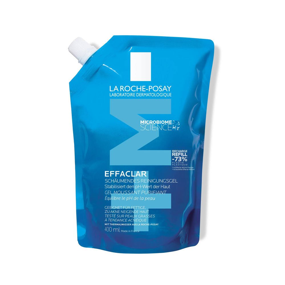 Blaue Nachfüllpackung mit weißem Verschluss. Enthält La Roche-Posay Effaclar Schäumendes Reinigungsgel. Text auf der Verpackung.