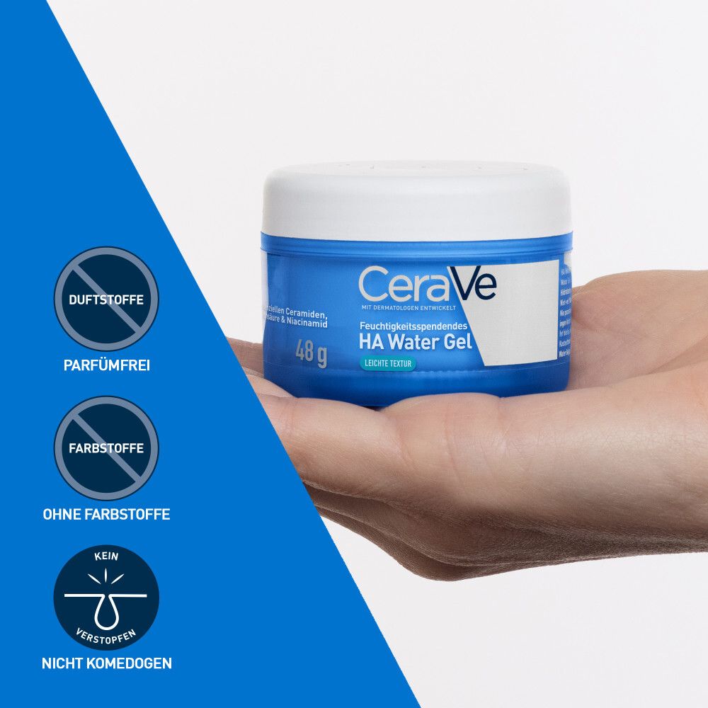 Hand hält blaues Tiegel mit weißem Deckel. Aufschrift: CeraVe, HA Water Gel, 48g. Piktogramme: parfümfrei, farbstofffrei, nicht komedogen.