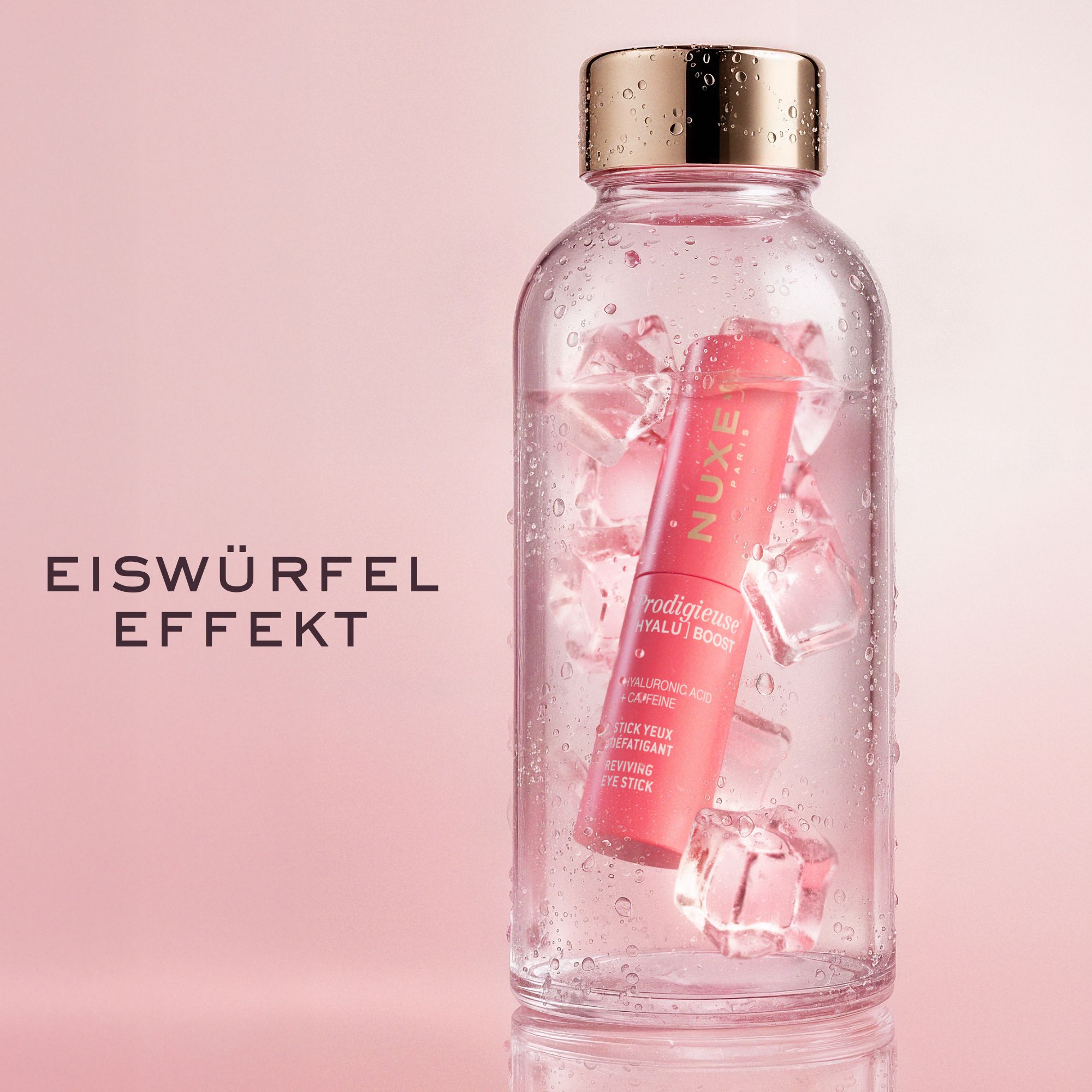 Pinkfarbener Stick in einer Glasflasche mit Eiswürfeln. Text: 'Eiswürfel Effekt'.