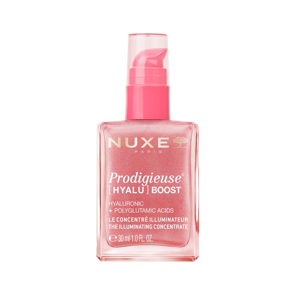 Serumflasche mit rosa Flüssigkeit. Quadratische Form, rosa Deckel mit Pumpe. Aufschrift: NUXE, Prodigieuse Hyalu Boost.