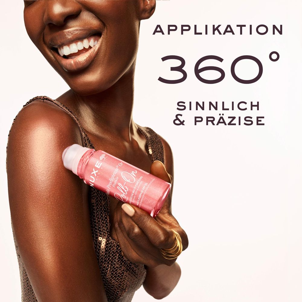 Frau mit Roll-On. Text: APPLIKATION 360°, SINNLICH & PRÄZISE. Produkt in der Hand, Anwendung am Arm.