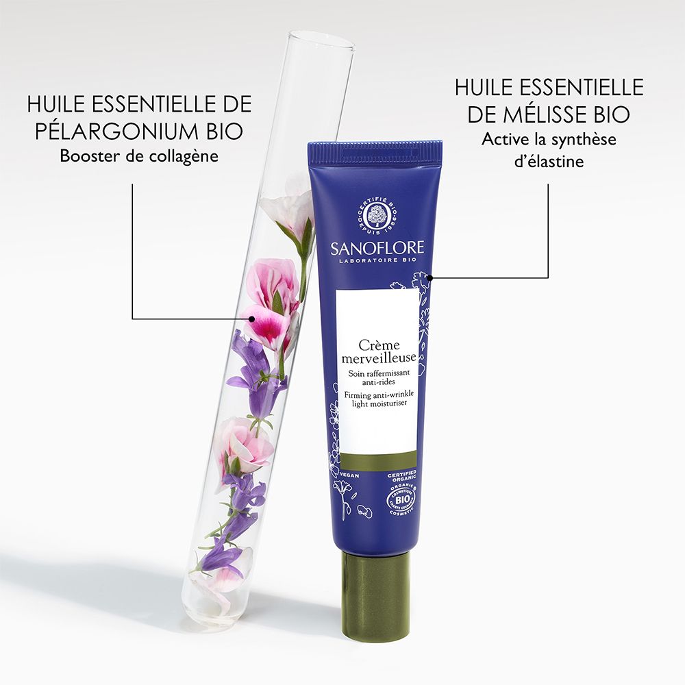Teströhrchen mit Blumen neben Tube. Sanoflore Crème merveilleuse. Enthält ätherisches Öl von Pelargonium und Melisse.