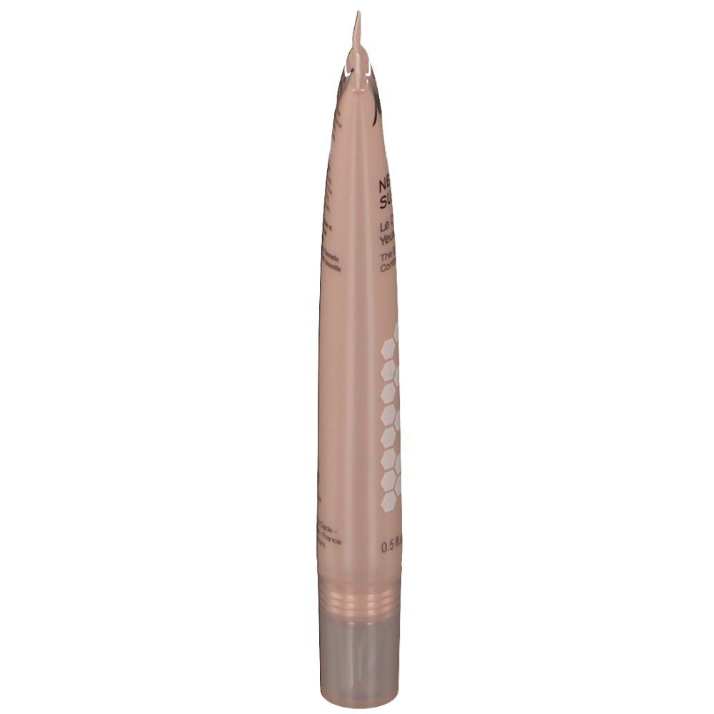 Seitenansicht des Creme-Tubes. Beige Tube mit silberner Kappe. Aufschrift: Nectar Supreme, Le Contour Yeux & Lèvres. Honigwabenmuster.