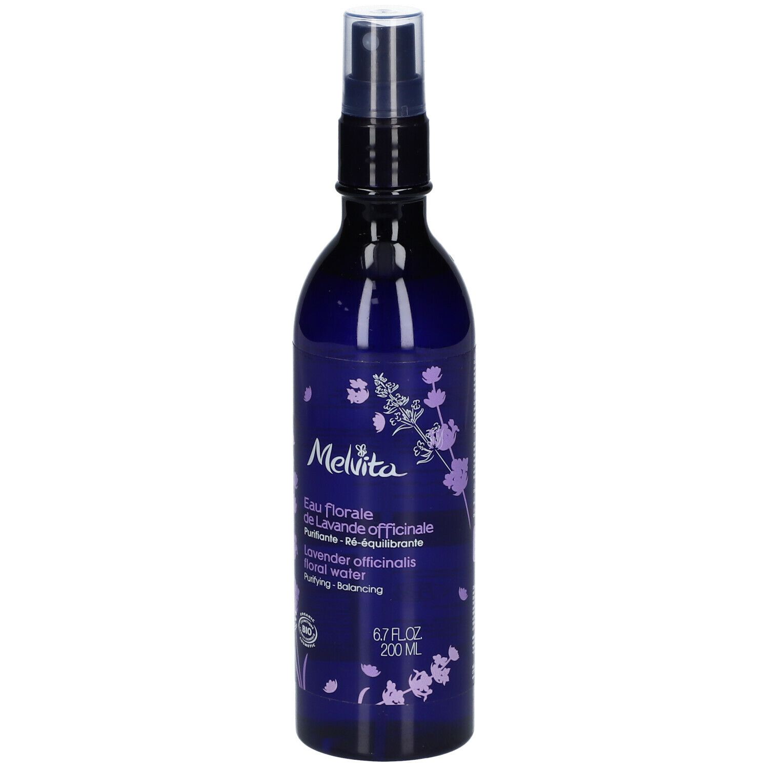 Blau-violette Flasche mit Zerstäuber. Aufschrift: Melvita, Eau florale de Lavande officinale, 200 ml.