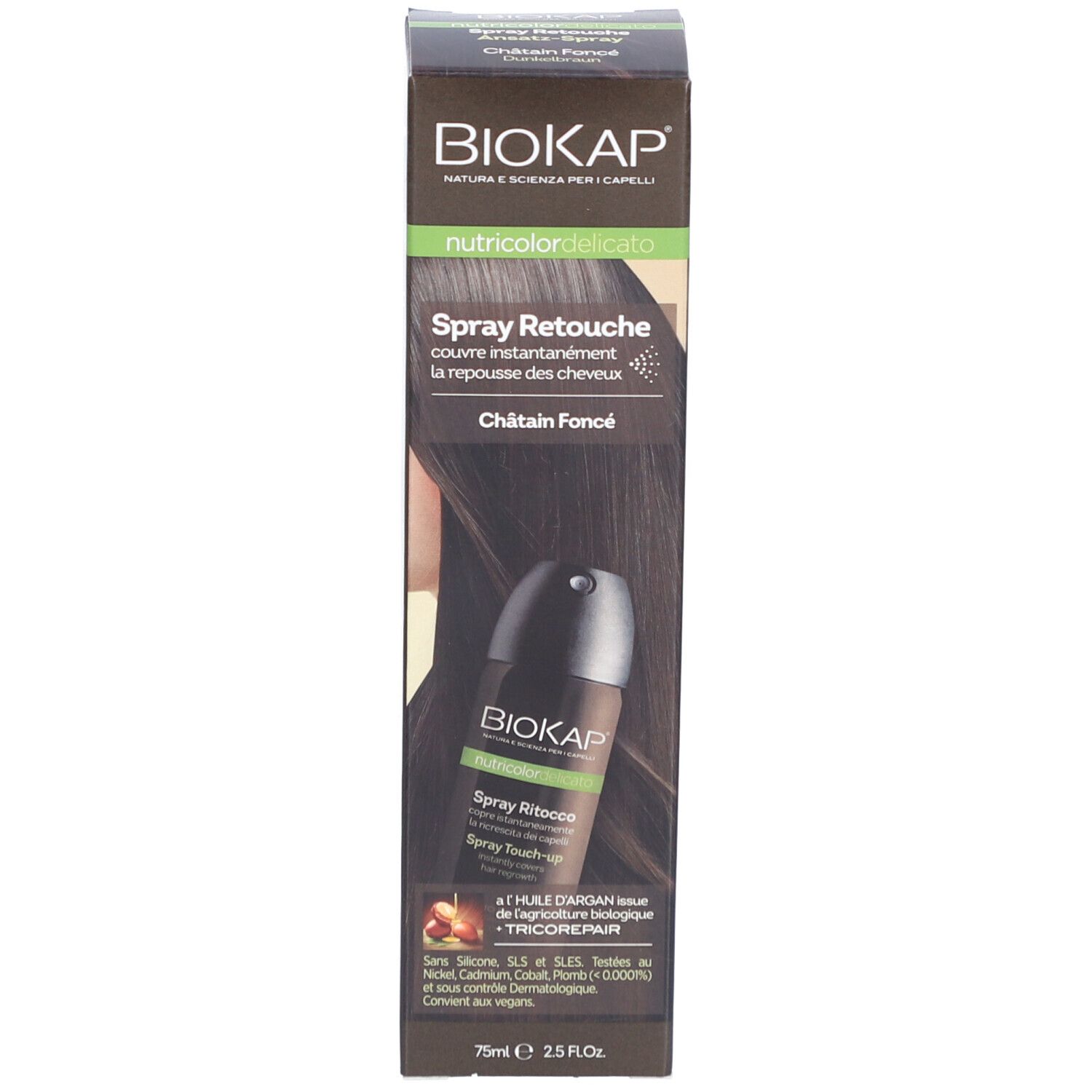 Biokap Ansatzspray Touch-up in Dunkelbraun. Die braune Sprühflasche steht neben der Produktverpackung. Auf der Verpackung sind Produktname, Inhaltsstoffe und Anwendungshinweise abgebildet. Die Flasche enthält 75ml.