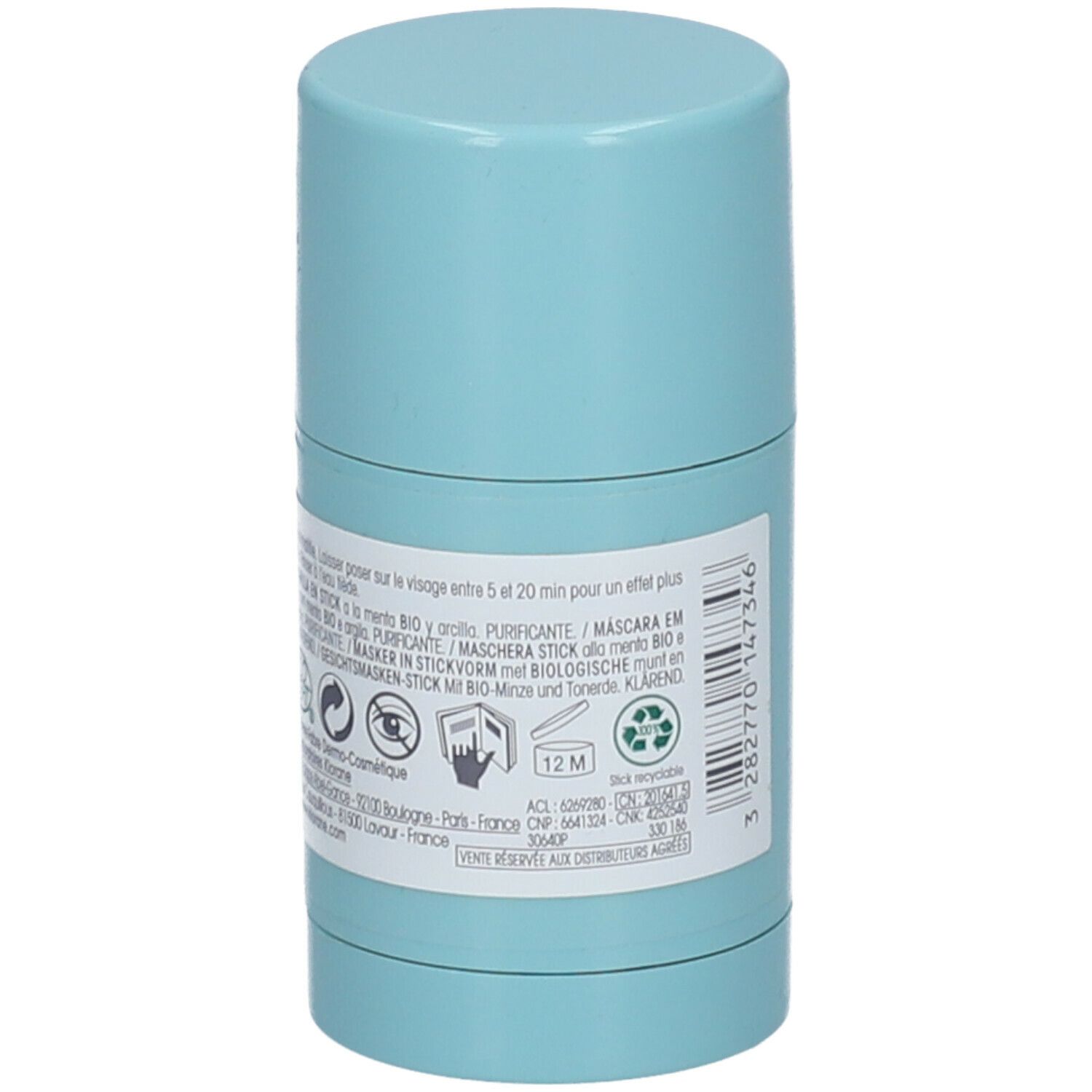 Rückseite der hellblauen Stick-Maske. Text in mehreren Sprachen. Logos für Kosmetik, 12M-Symbol und Recycling-Symbol.