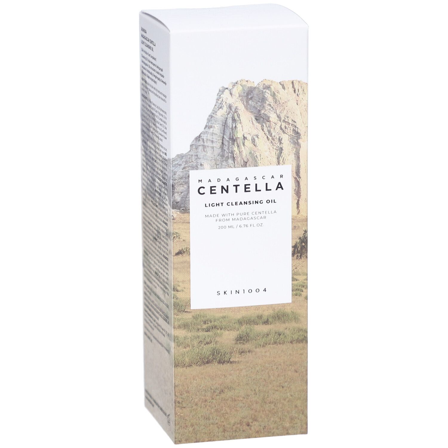 Weiße Produktverpackung mit Landschaftsbild und Text. Enthält "MADAGASCAR CENTELLA LIGHT CLEANSING OIL" und "SKIN1004".