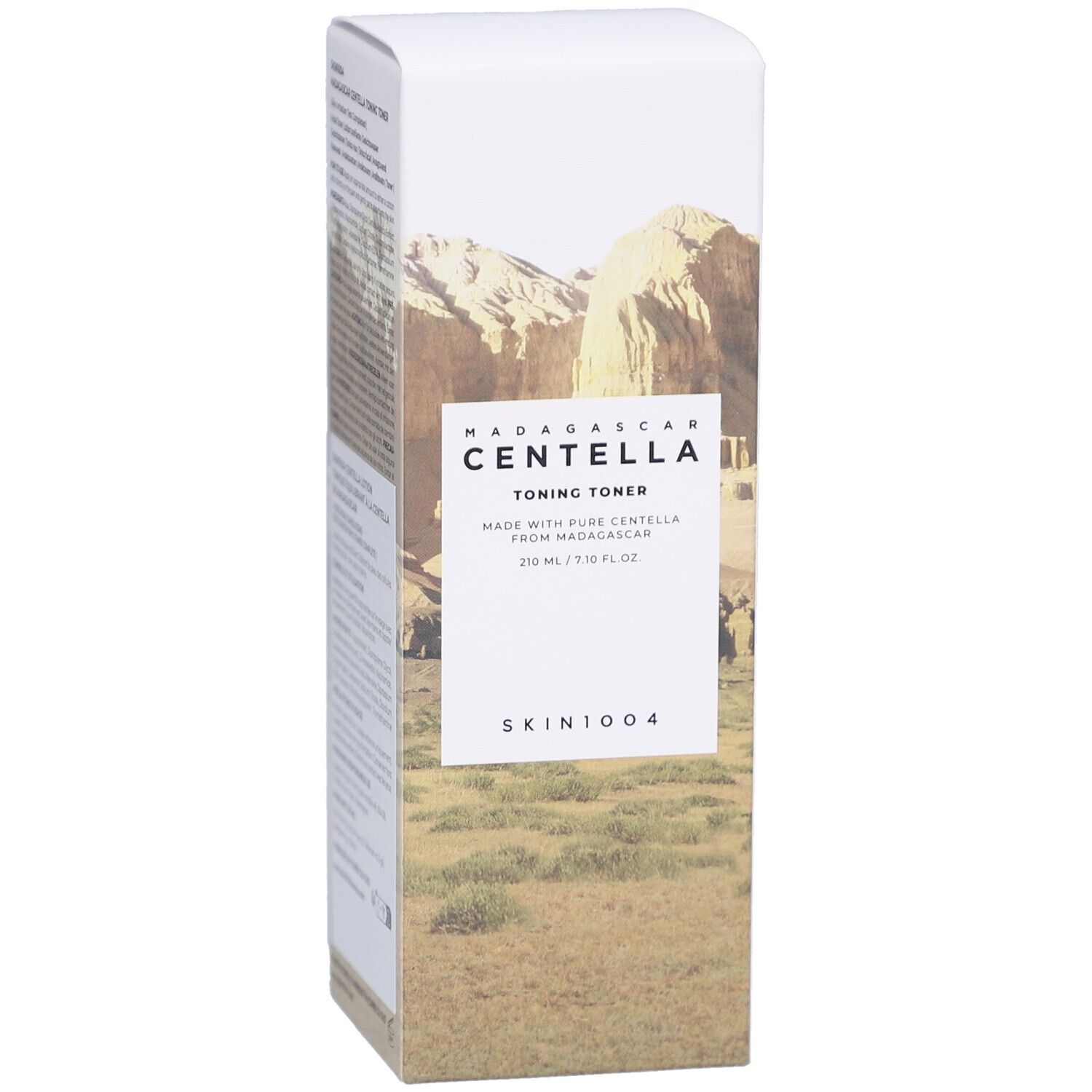 Weiße Produktverpackung mit Landschaftsdruck. Text: MADAGASCAR CENTELLA Toning Toner, SKIN1004. Aufschrift: 210 ml / 7.10 fl.oz.