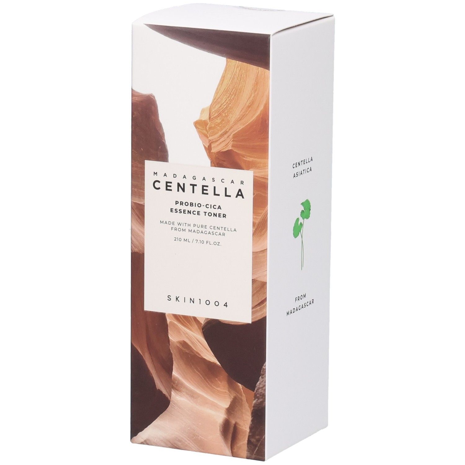 Weiße Produktverpackung mit braunem Landschaftsmotiv. Text: MADAGASCAR CENTELLA, PROBIO-CICA ESSENCE TONER, SKIN1004.