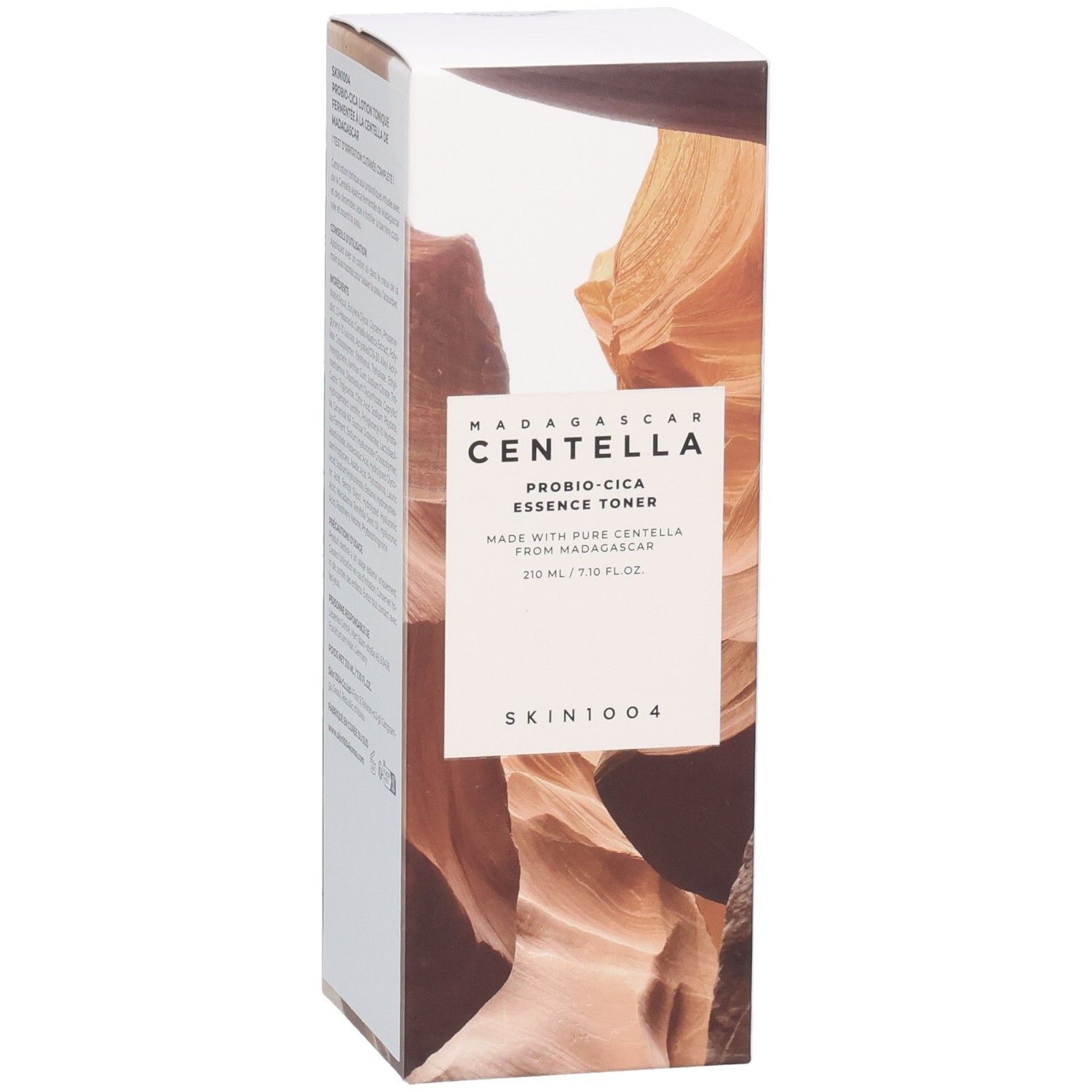 Produktverpackung mit braunem Landschaftsmotiv. Text: MADAGASCAR CENTELLA, PROBIO-CICA ESSENCE TONER, SKIN1004.