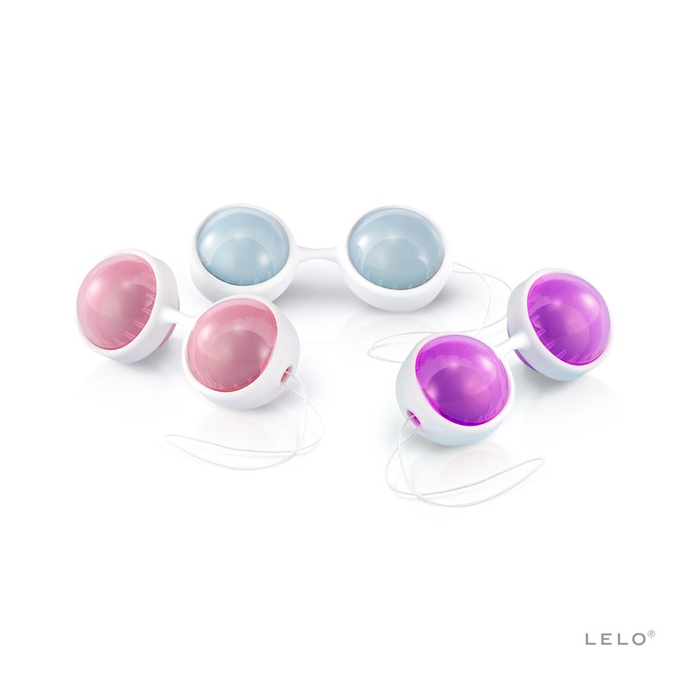 Sechs Kugeln in Rosa, Blau und Lila mit weißen Verbindungsstegen und Schnüren. Marke LELO.