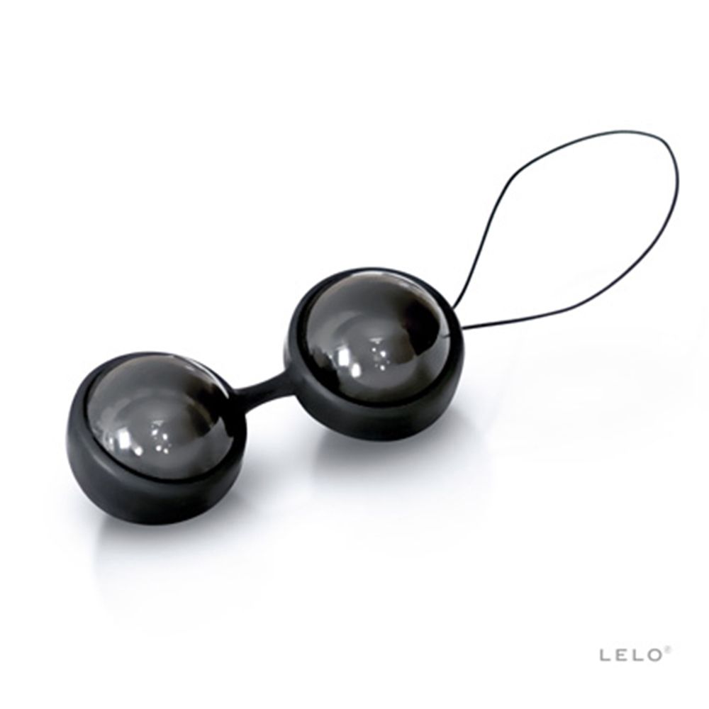Zwei schwarze Kugeln, verbunden durch ein flexibles Band, mit einer Schlaufe.