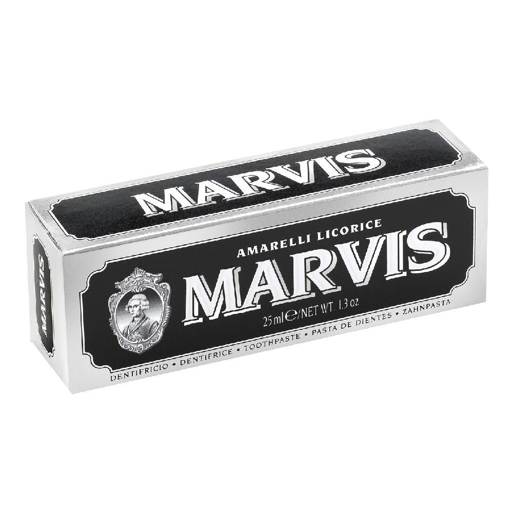 Schachtel mit Zahnpasta. Silberne Verpackung mit schwarzem Etikett. MARVIS-Logo und Produktbezeichnung.