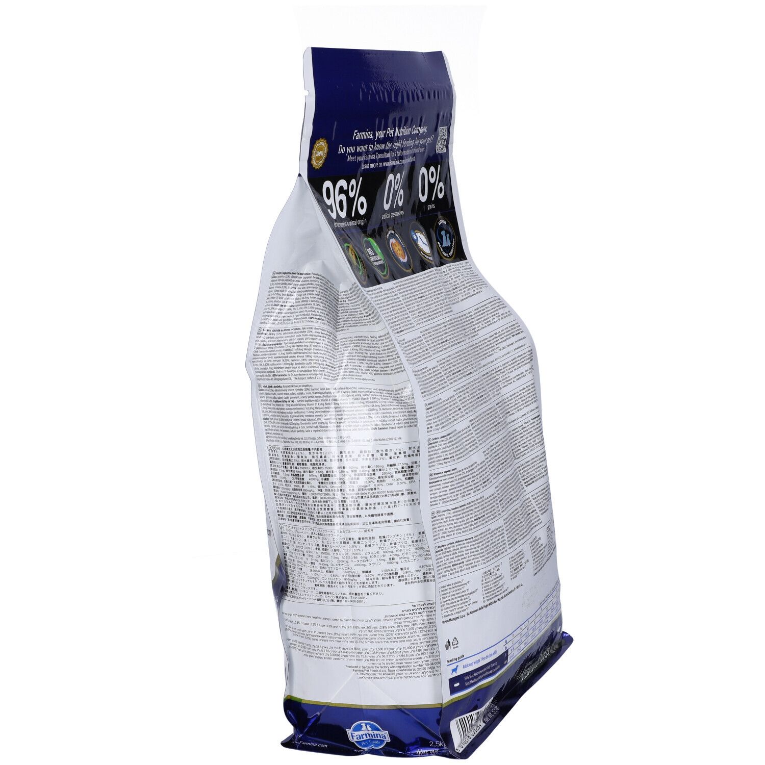 Schrägansicht der Rückseite des Trockenfutter-Beutels. Textinformationen und Logos. Prozentsatzangaben: 96%, 0%, 0%.