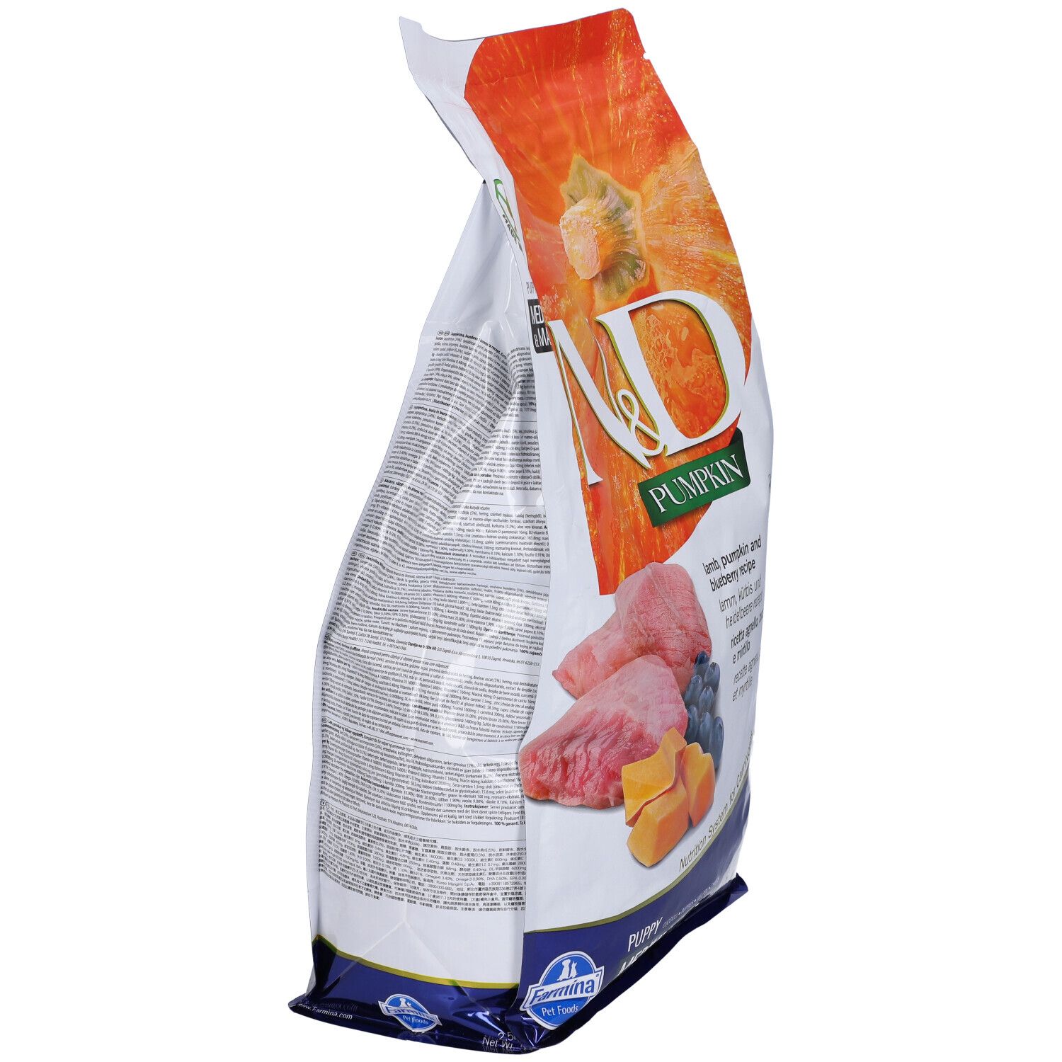 Trockenfutter-Verpackung, Seitenansicht. Aufdruck: N&D Pumpkin, Lamm, Kürbis, Heidelbeeren. Abbildung von Lamm, Kürbis und Blaubeeren.