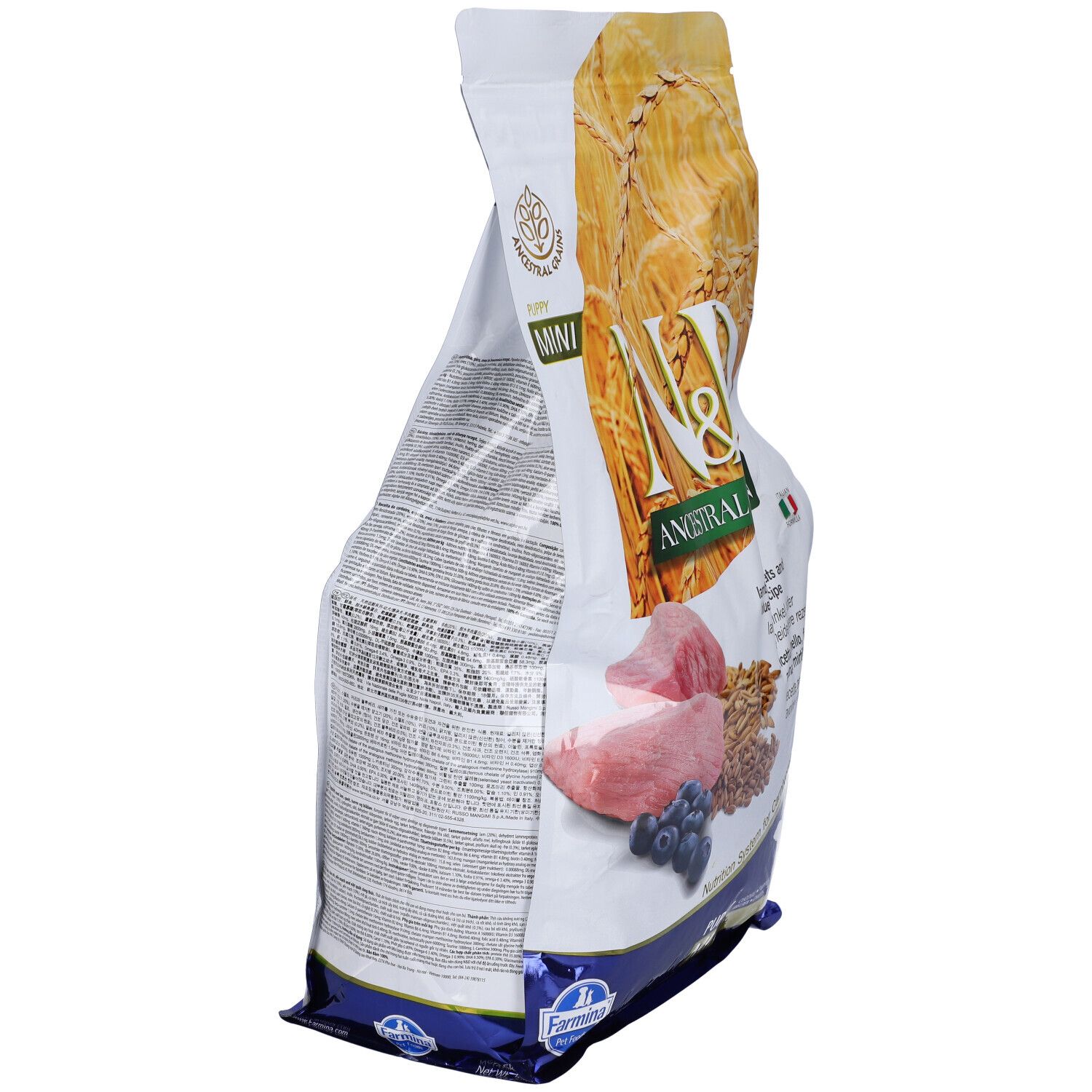 Trockenfutter-Verpackung, seitliche Ansicht. Aufschrift: N&D Ancestral Grain. Abbildung von Lamm, Blaubeeren und Getreide.