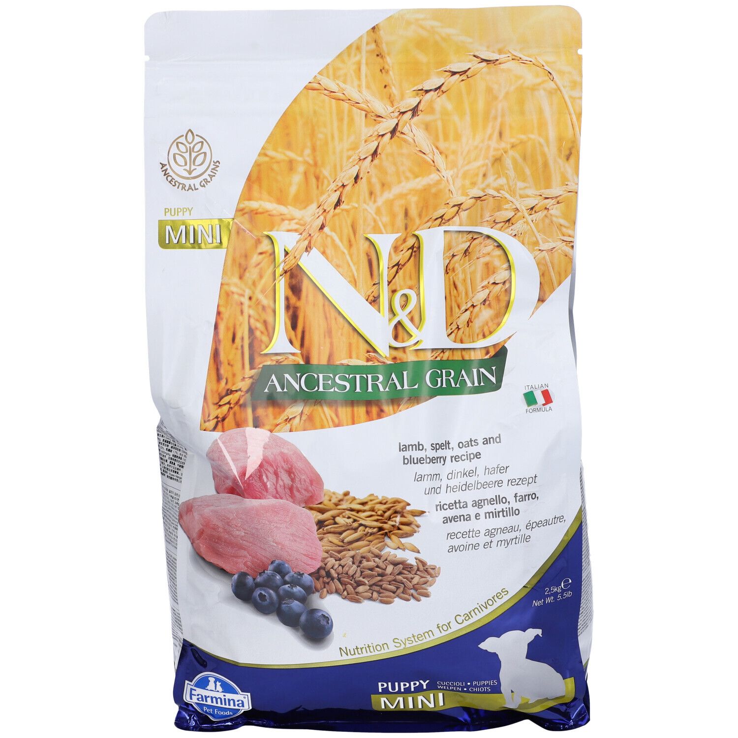 Trockenfutter-Verpackung. Aufschrift: N&D Ancestral Grain, Mini, Puppy. Abbildung von Lamm, Blaubeeren und Getreide. Italienische Flagge.