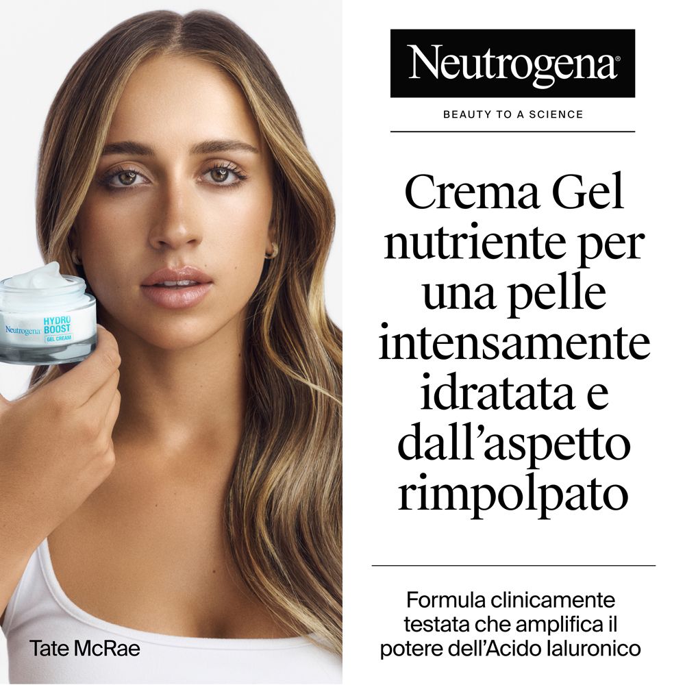 Frau hält Neutrogena Hydro Boost Gel-Creme.