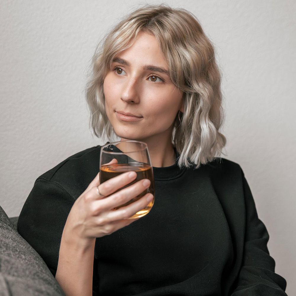Flasche Original Schwedenbitter 0% Alkohol mit Etikett, das 'Original nach Kräutern' angibt.